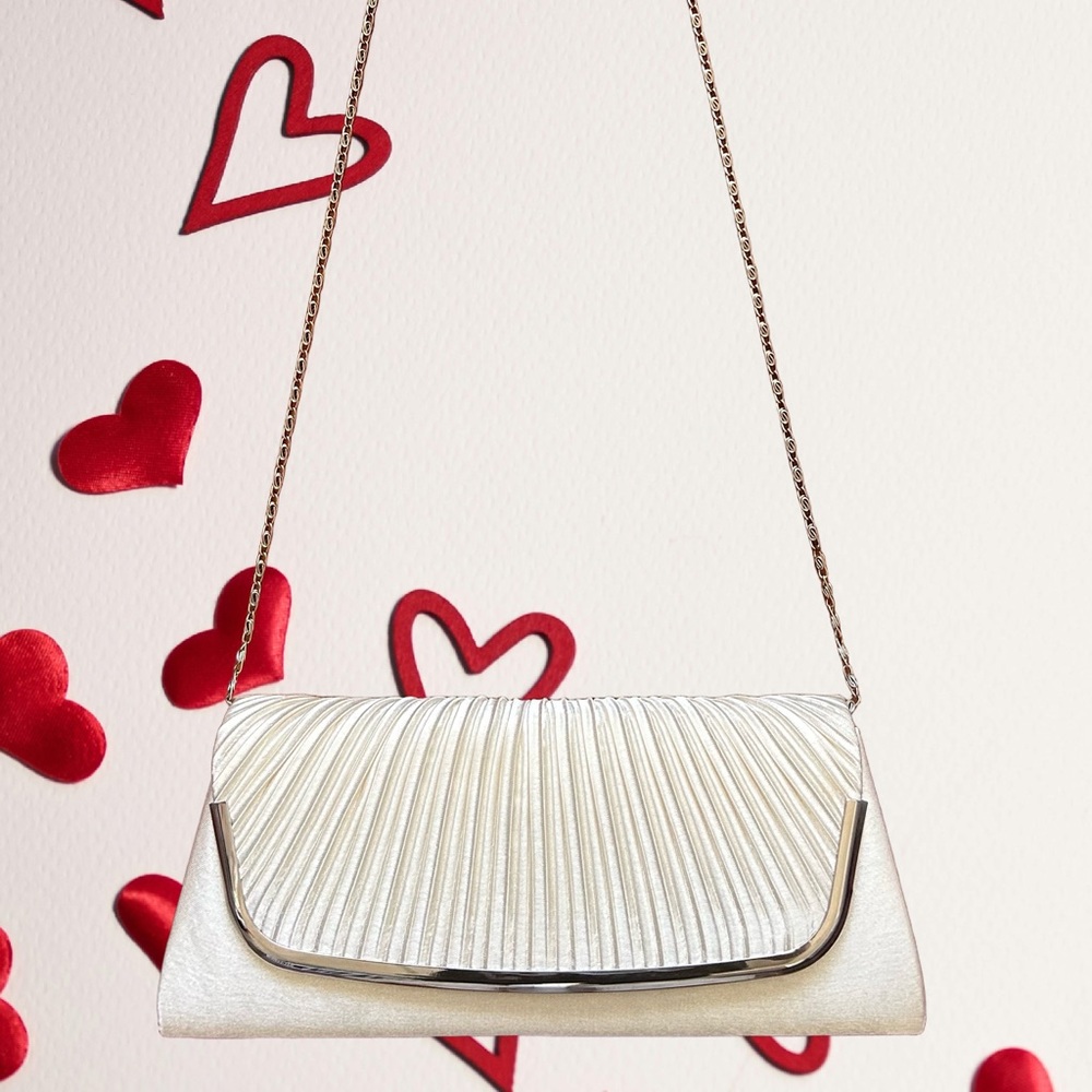 Sophisticated Cream Pleated Clutch with Chain Strap